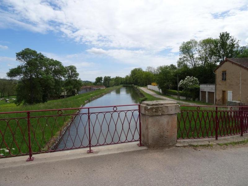 Le Chantemerle Climatise Briennon Room photo